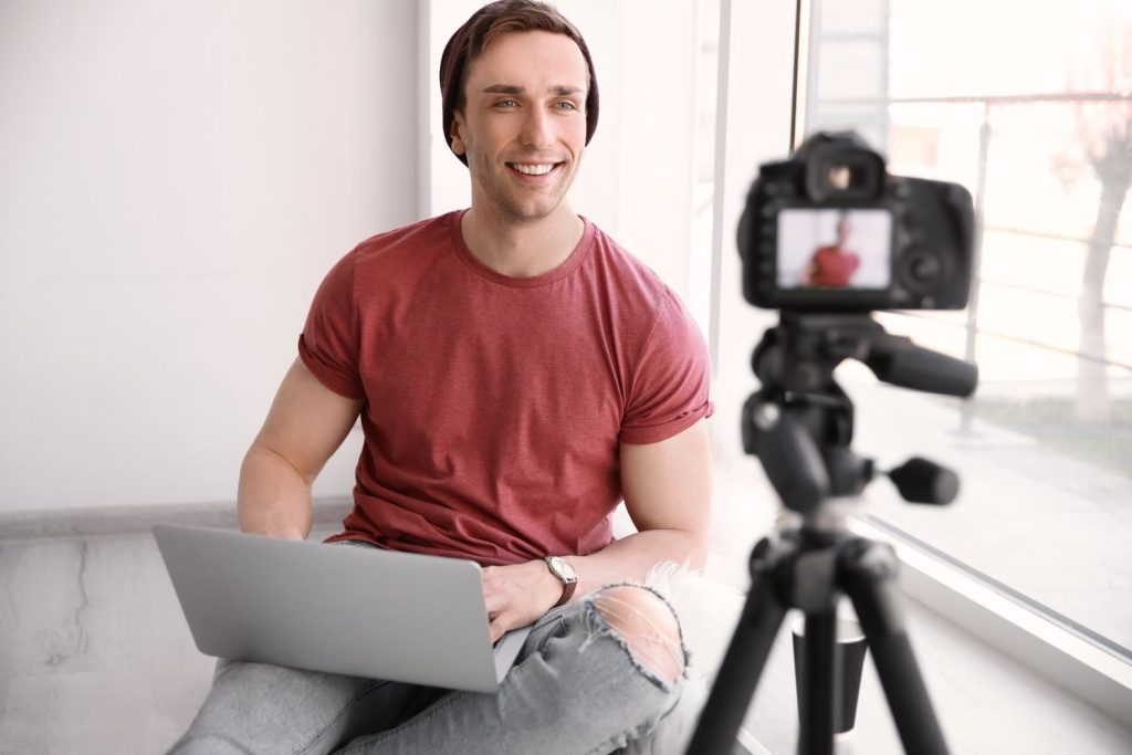 Professional vlogger working with a business videos company Sugar Land to record expert tips for a social media blog.